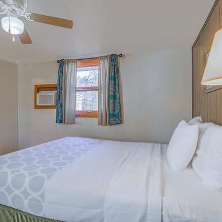 Love Hotels Silver Street By Oyo At Hurley Wi エクステリア 写真