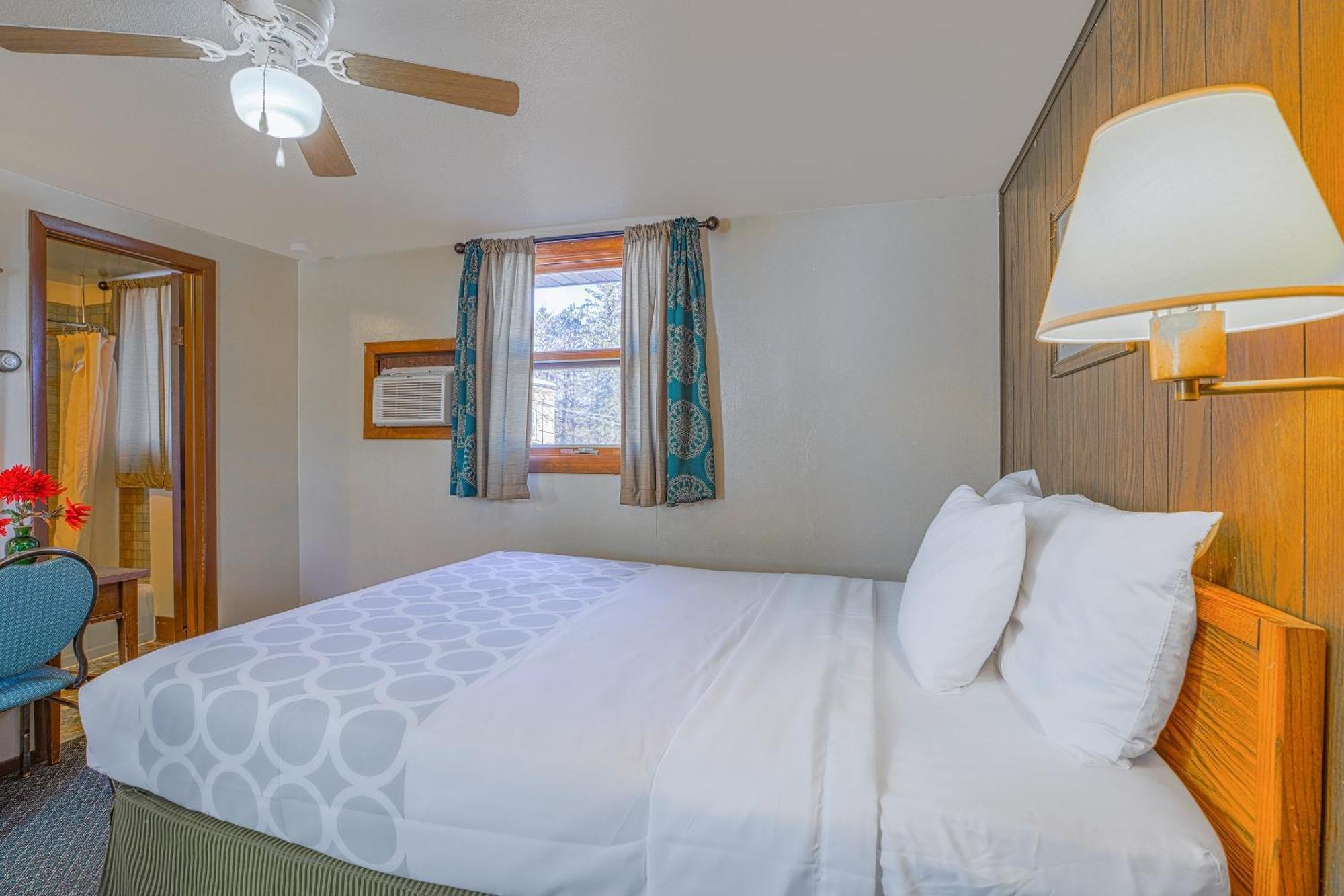 Love Hotels Silver Street By Oyo At Hurley Wi エクステリア 写真