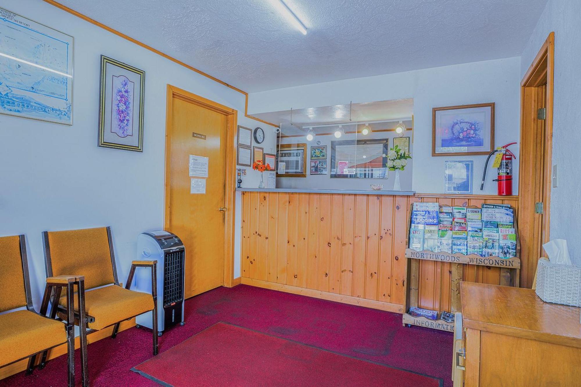 Love Hotels Silver Street By Oyo At Hurley Wi エクステリア 写真