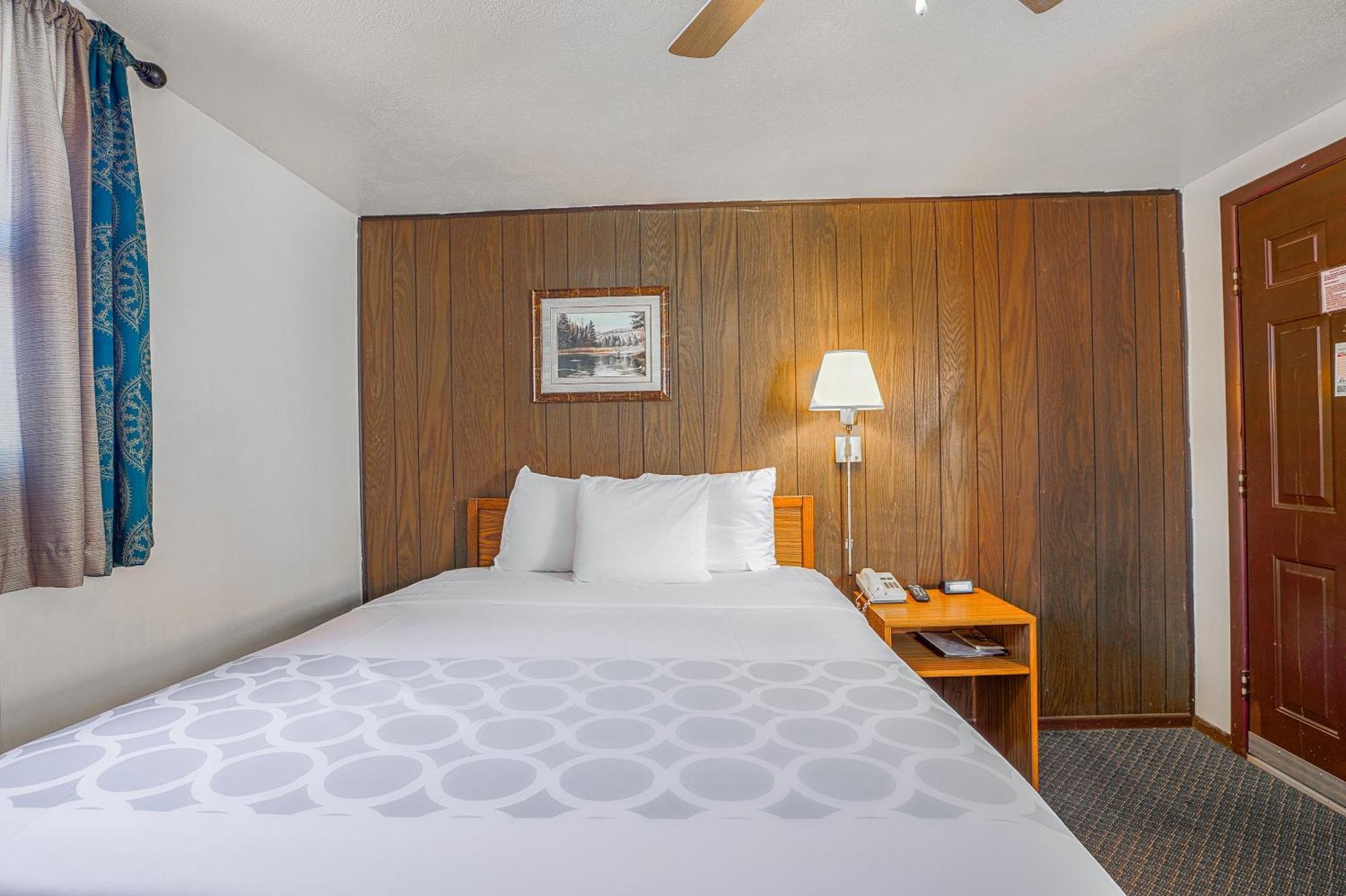 Love Hotels Silver Street By Oyo At Hurley Wi エクステリア 写真