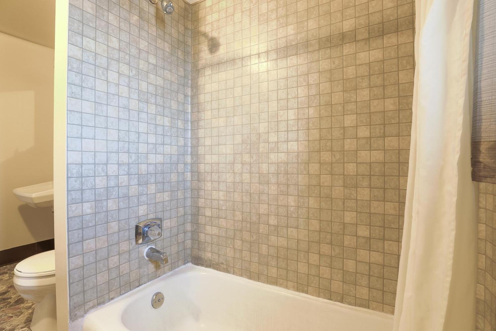 Love Hotels Silver Street By Oyo At Hurley Wi エクステリア 写真
