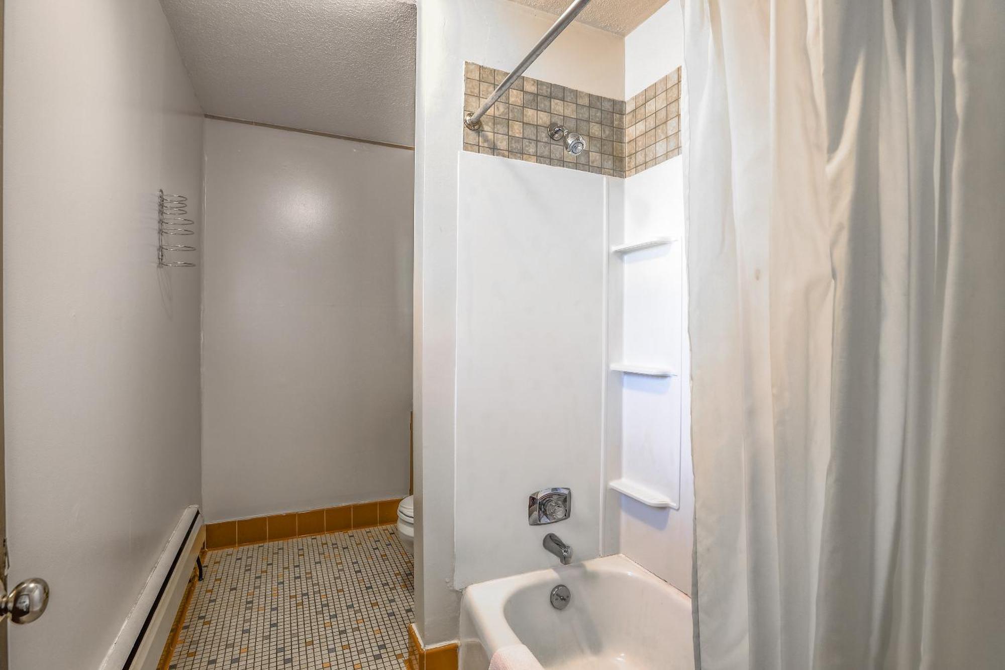 Love Hotels Silver Street By Oyo At Hurley Wi エクステリア 写真
