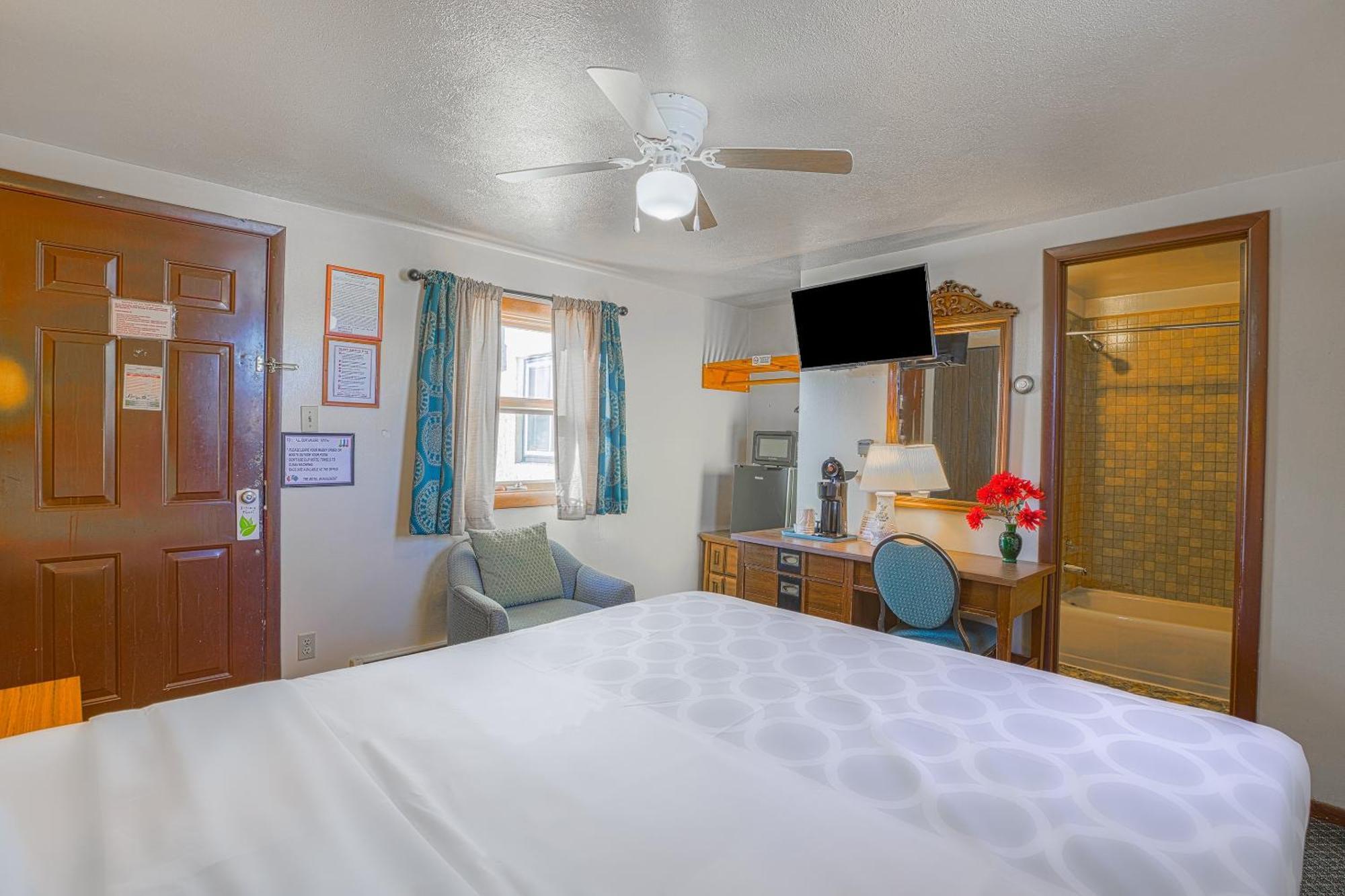Love Hotels Silver Street By Oyo At Hurley Wi エクステリア 写真