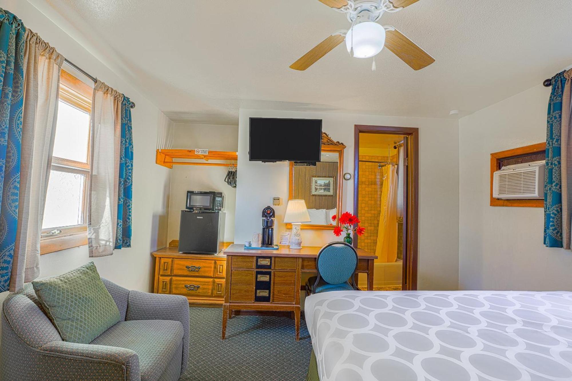 Love Hotels Silver Street By Oyo At Hurley Wi エクステリア 写真
