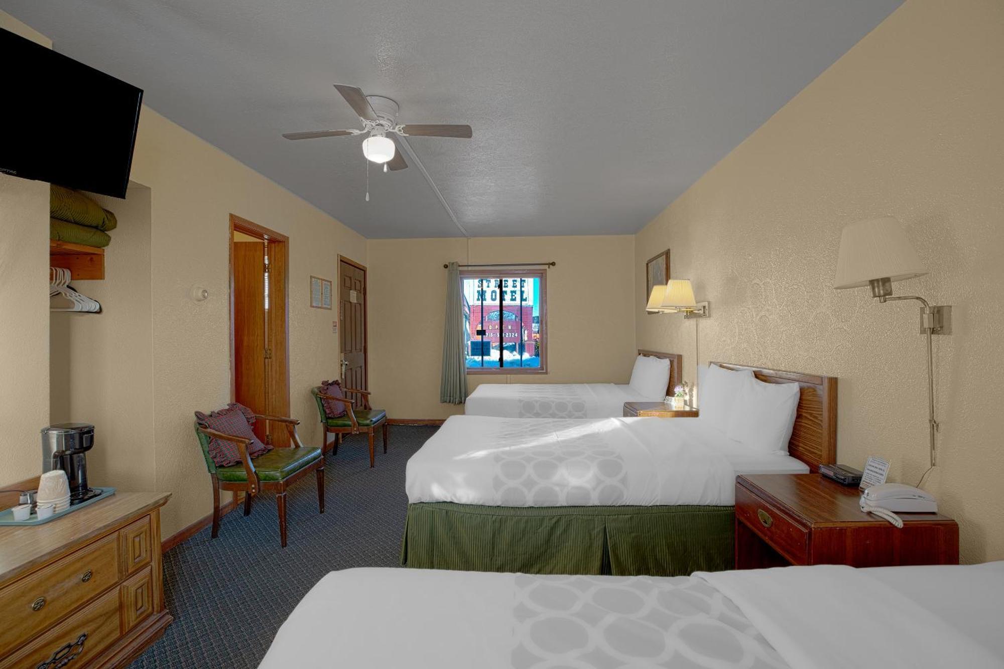 Love Hotels Silver Street By Oyo At Hurley Wi エクステリア 写真