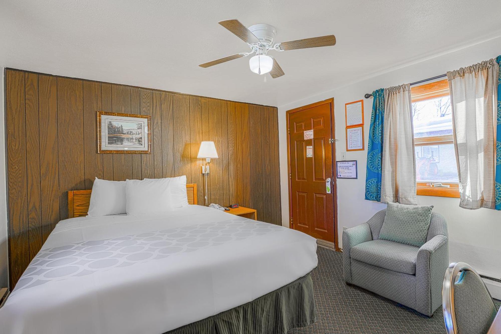 Love Hotels Silver Street By Oyo At Hurley Wi エクステリア 写真