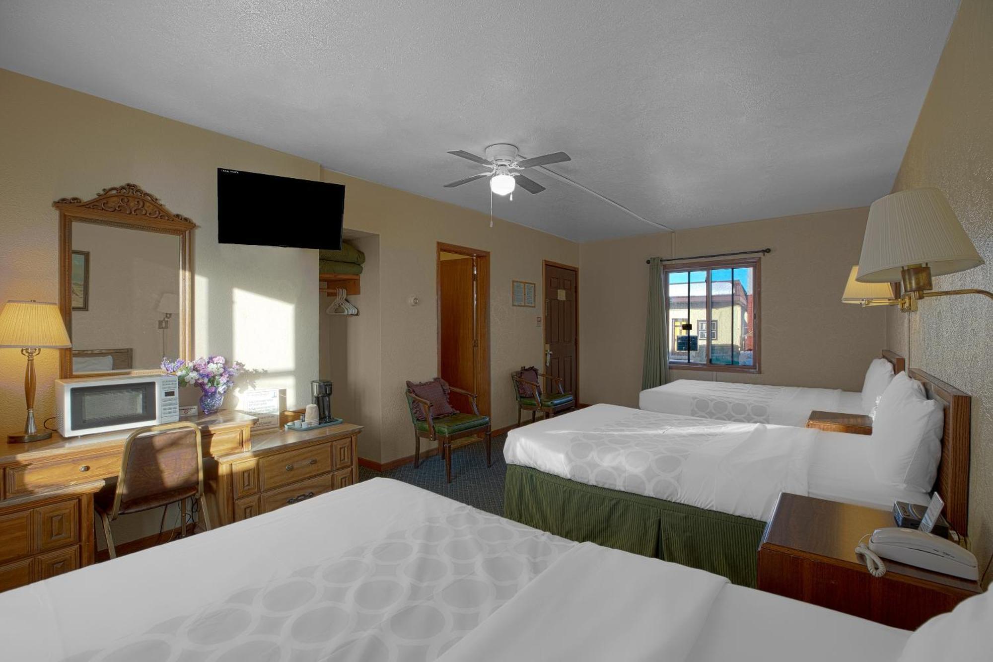 Love Hotels Silver Street By Oyo At Hurley Wi エクステリア 写真