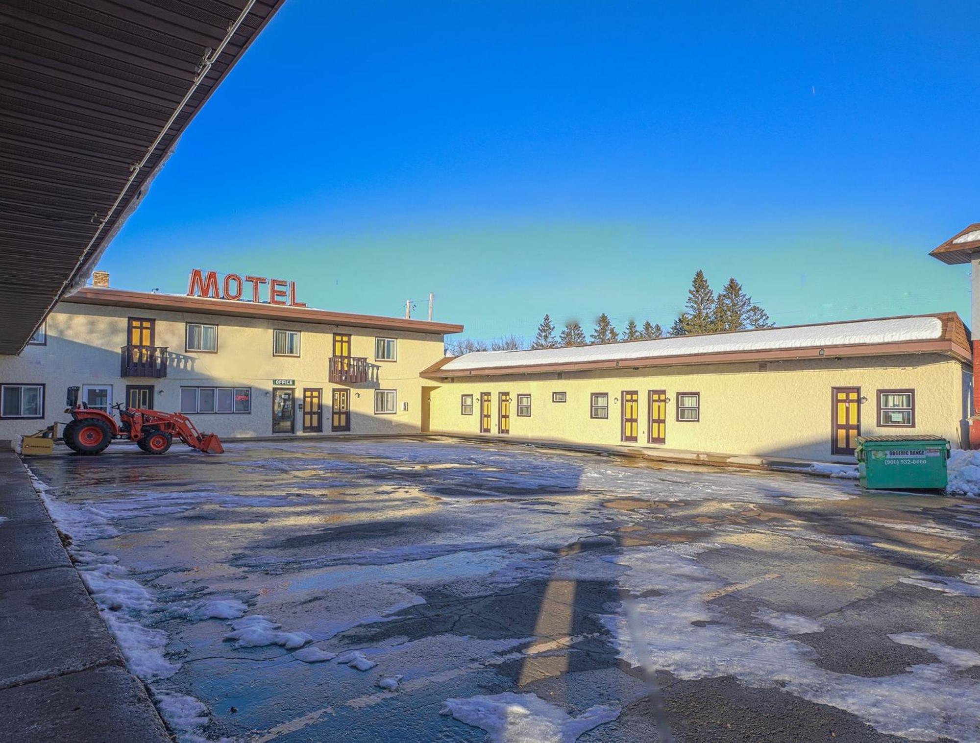 Love Hotels Silver Street By Oyo At Hurley Wi エクステリア 写真