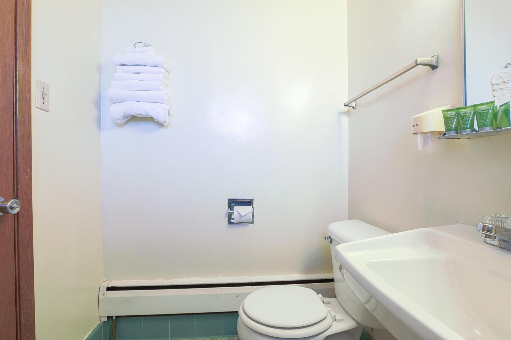 Love Hotels Silver Street By Oyo At Hurley Wi エクステリア 写真