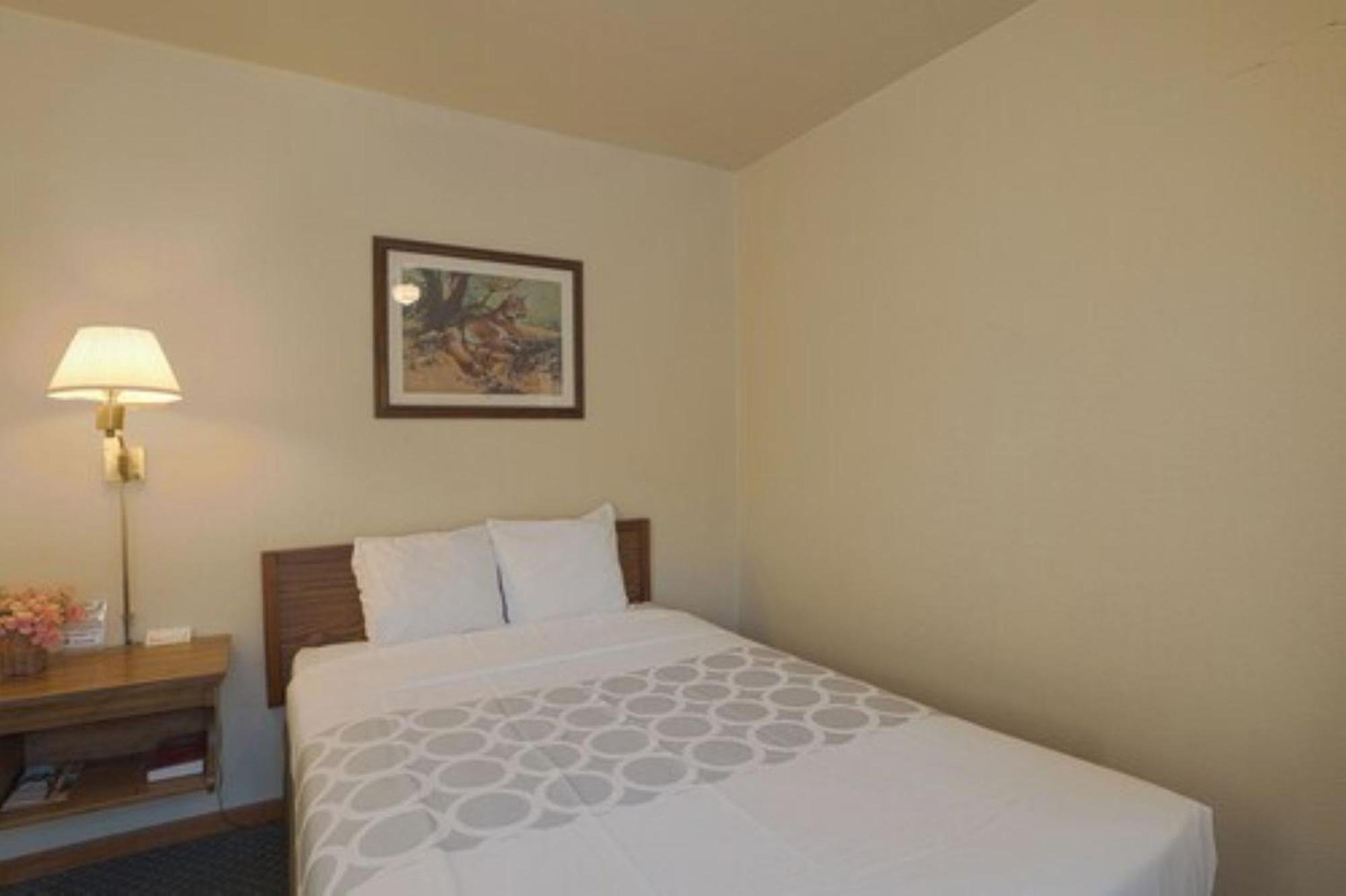 Love Hotels Silver Street By Oyo At Hurley Wi エクステリア 写真
