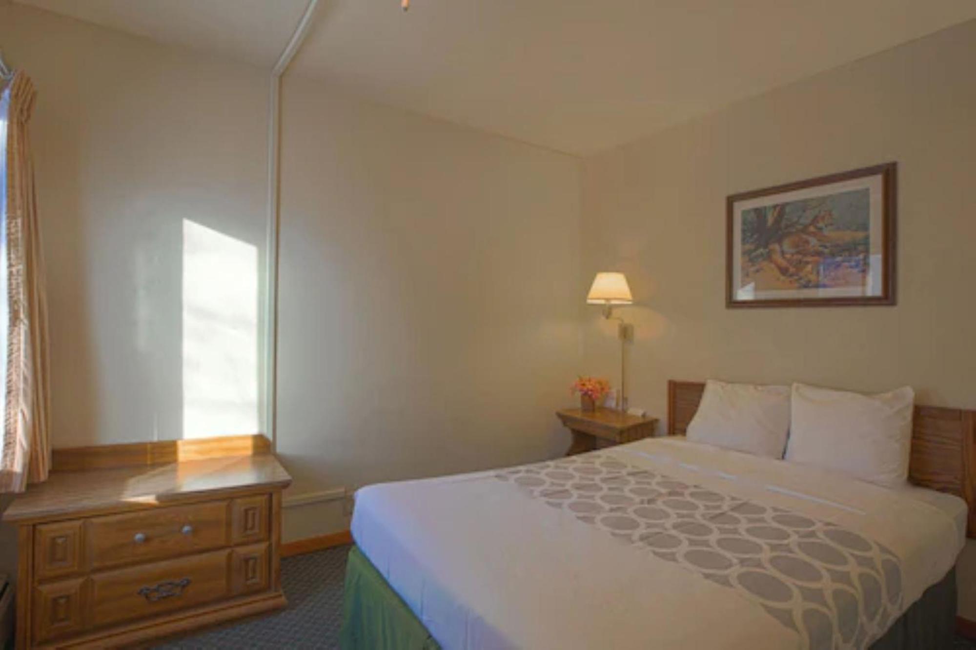Love Hotels Silver Street By Oyo At Hurley Wi エクステリア 写真